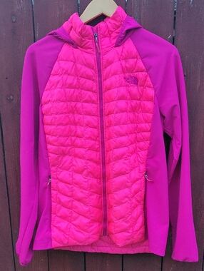 The North Face Women's Two-Tone Pink Hooded Puffer Jacket